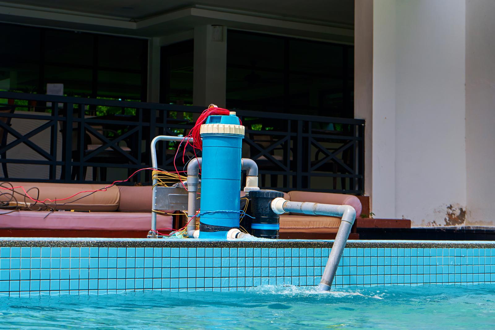 A filter pump cleans the pool water. Device for automatic cleani